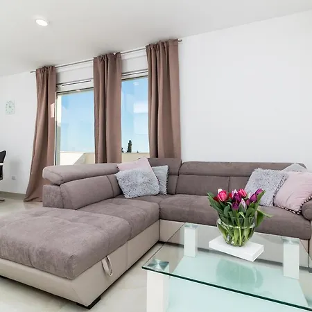 Apartment Bella *